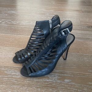 Vince Camuto Leather Peep Toe Cut Out Pump | 9M